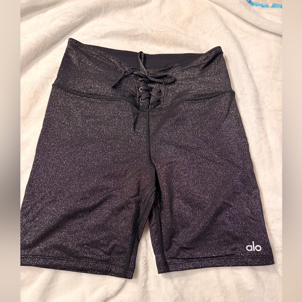 ALO HIGH-WAIST GLITTER SHORT
Size Small